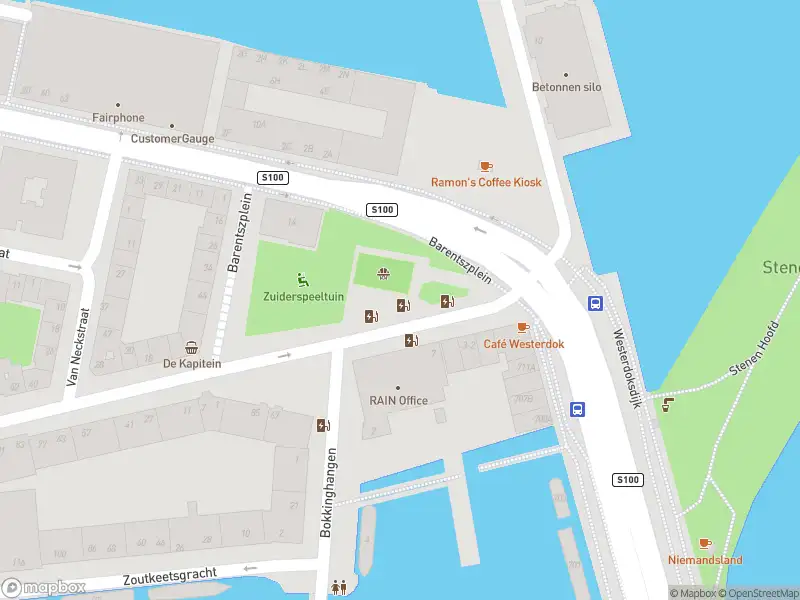 Ambulance met grote spoed naar de Barentszplein in Amsterdam