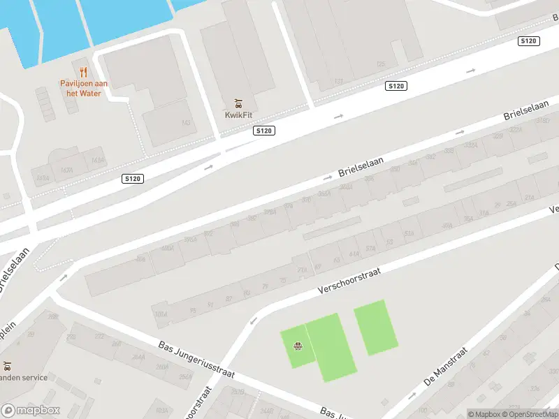 Ambulance met grote spoed naar de Brielselaan in Rotterdam