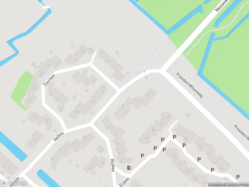 Ambulance met grote spoed naar de Aalbes in Rotterdam