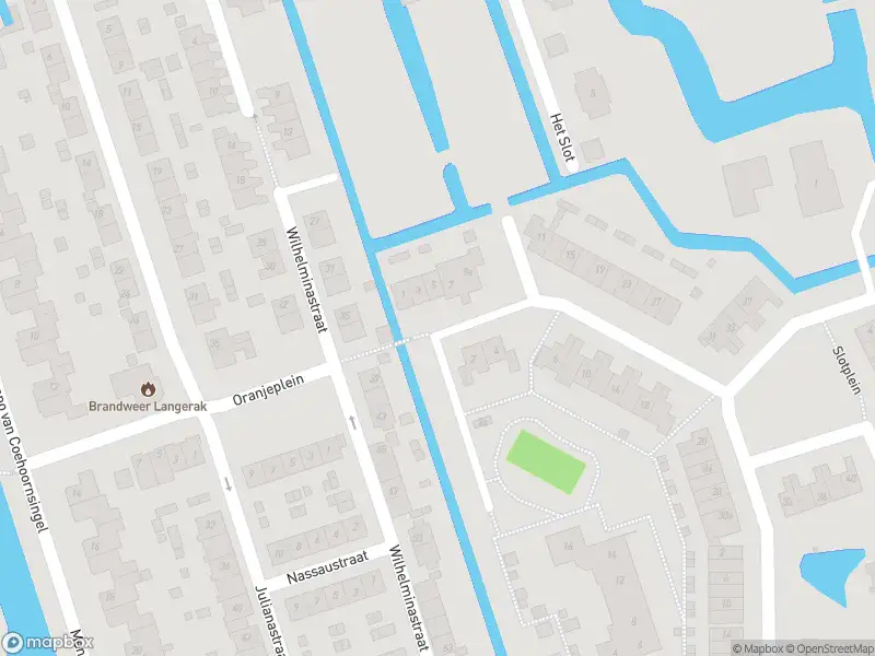 Ambulance met grote spoed naar de Slotplein in Langerak