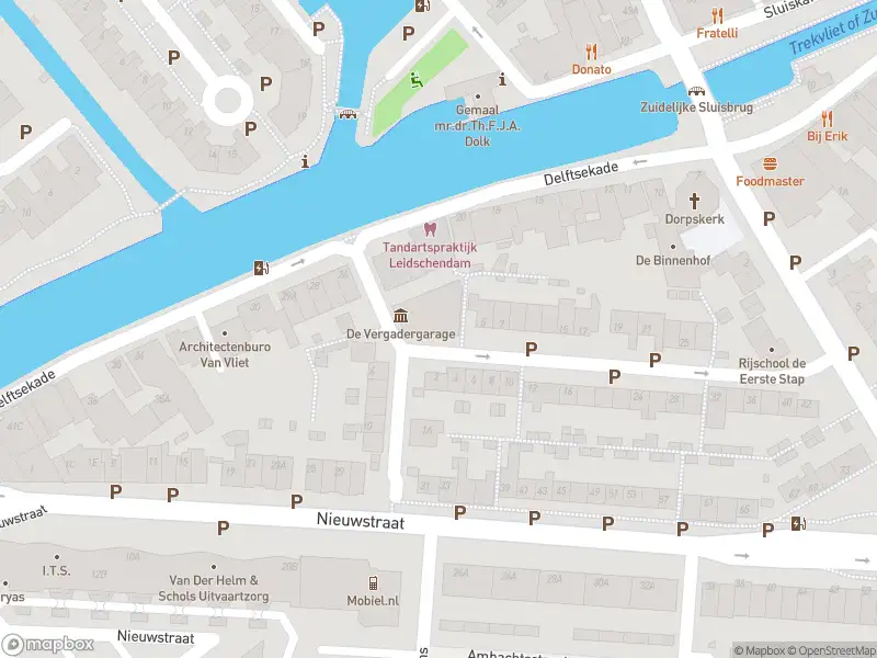 Ambulance met grote spoed naar de Regthuysstraat in Leidschendam