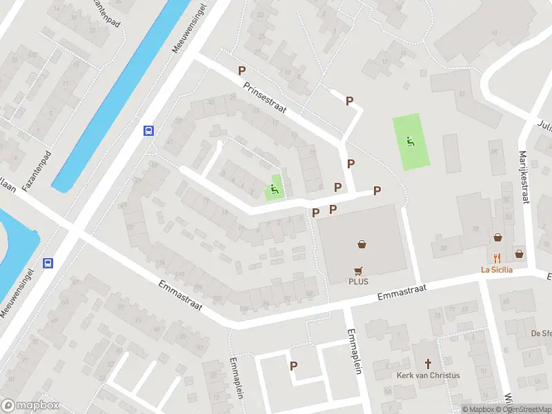 Ambulance met grote spoed naar de Alkenburg in Rozenburg