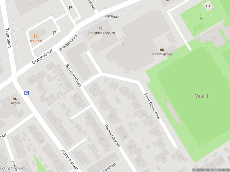 Ambulance met grote spoed naar de Bernhardstraat in Strijen