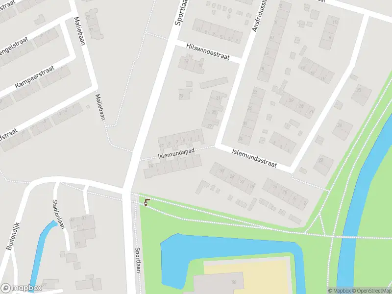 Ambulance met grote spoed naar de Islemundapad in Rotterdam