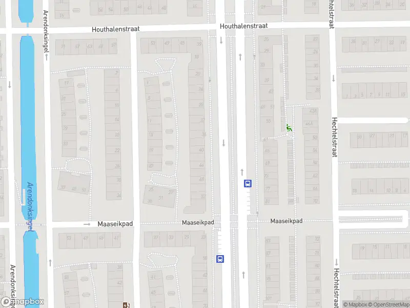 Ambulance met gepaste spoed naar de Maaseikpad in Amsterdam