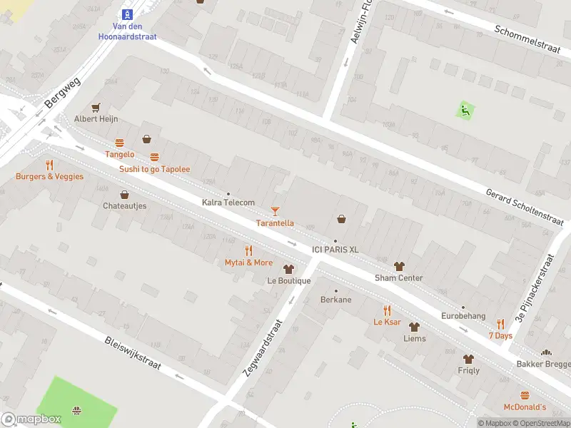 Ambulance met gepaste spoed naar de Zwart Janstraat in Rotterdam