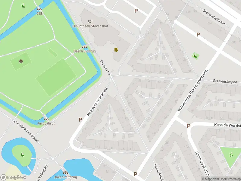 Ambulance met gepaste spoed naar de Maria Montessoripad in Leiden