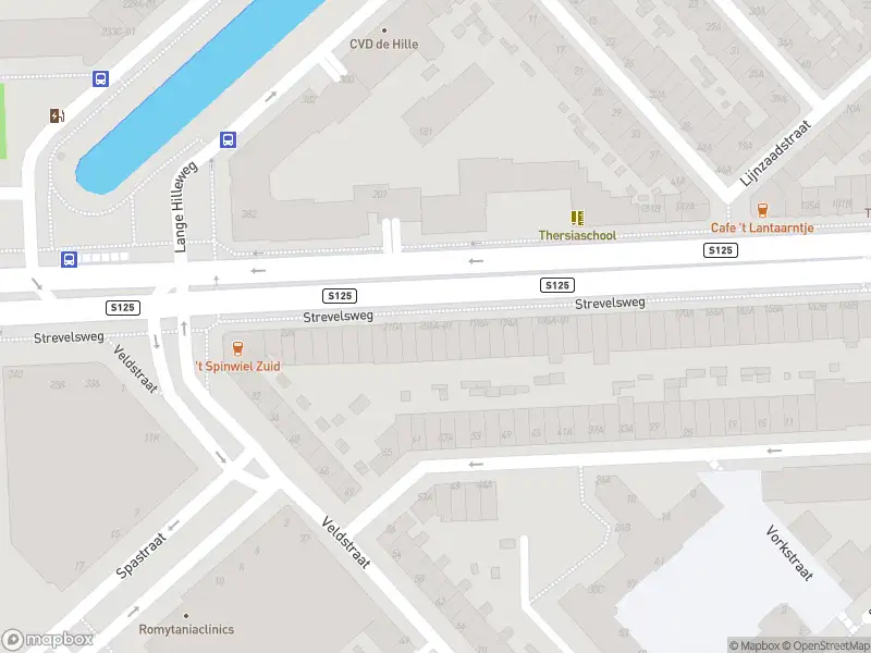 Ambulance met gepaste spoed naar de Strevelsweg in Rotterdam