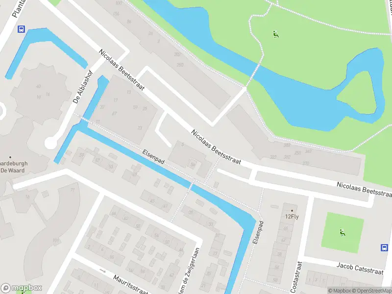 Ambulance met gepaste spoed naar de Nicolaas Beetsstraat in Alblasserdam