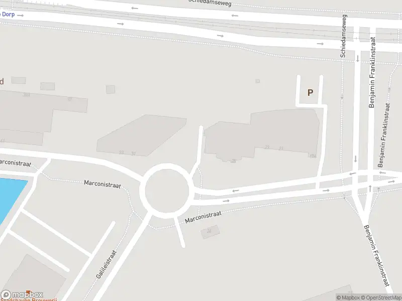 Ambulance met grote spoed naar de Marconistraat in Rotterdam