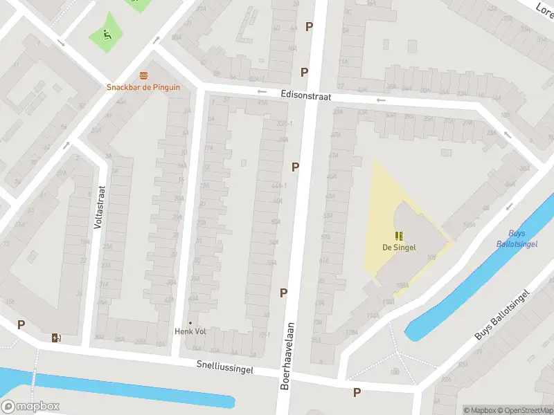 Ambulance met grote spoed naar de Boerhaavelaan in Schiedam