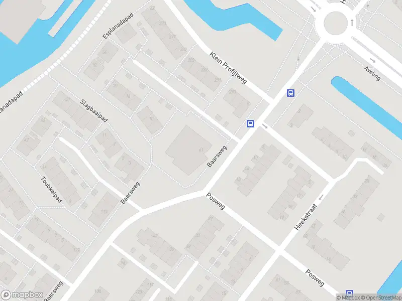 Ambulance met gepaste spoed naar de Baarsweg in Hoogvliet Rotterdam