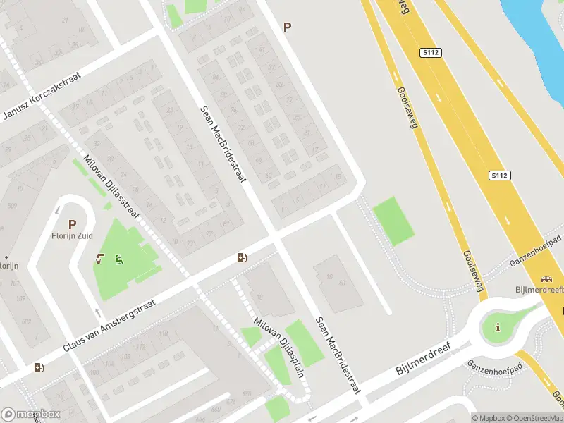 Ambulance met gepaste spoed naar de Raphael Lemkinstraat in Amsterdam