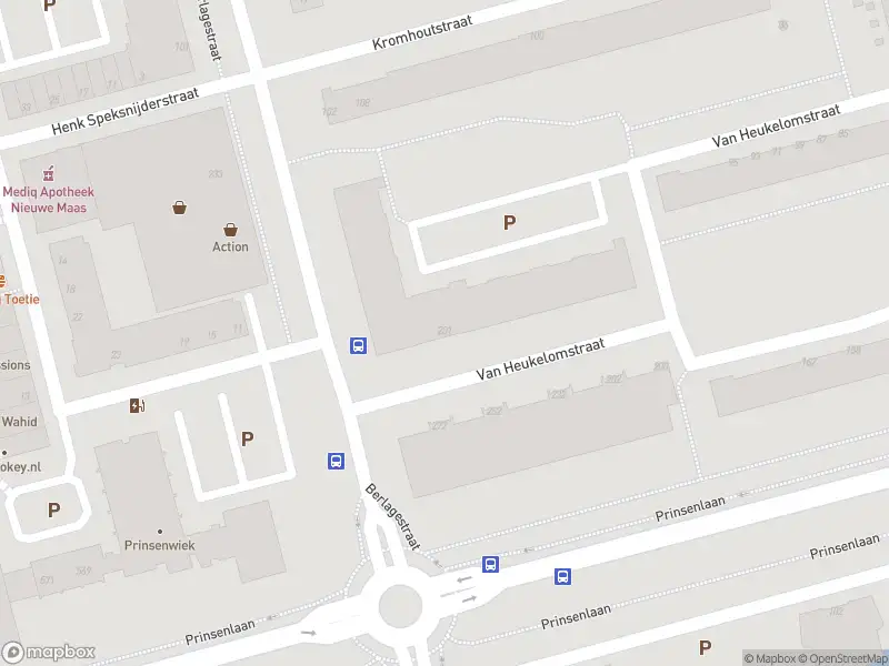 Ambulance met gepaste spoed naar de Van Heukelomstraat in Rotterdam