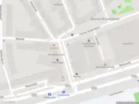 Ambulance met grote spoed naar de Oostkousdijk in Rotterdam