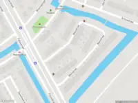 Brandweer met grote spoed naar de Mazustraat in Almere vanwege gebouwbrand