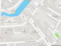 Ambulance met grote spoed naar de Cornelis de Wittstraat in Dordrecht