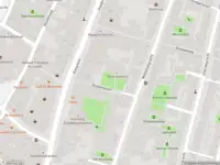 Ambulance met gepaste spoed naar de Kloosterpoort in Leiden