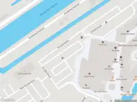 Ambulance met gepaste spoed naar de Kanaalweg Oostzijde in Hellevoetsluis