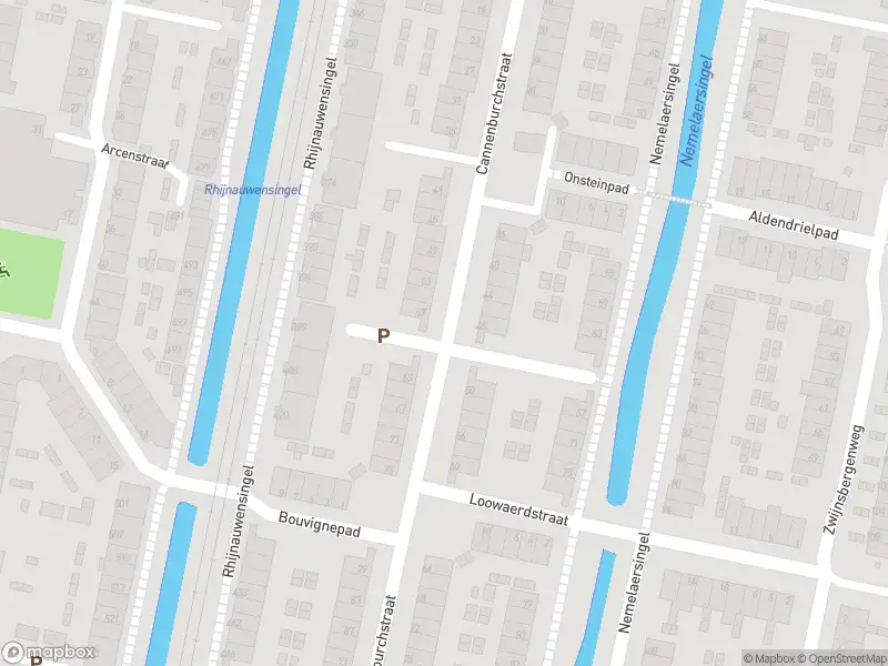 Ambulance met grote spoed naar de Cannenburchstraat in Rotterdam