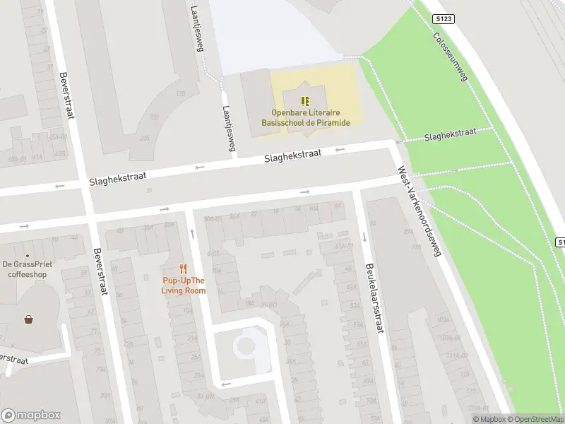 Ambulance met grote spoed naar de Slaghekstraat in Rotterdam