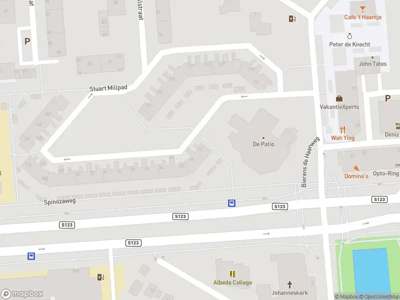 Ambulance met grote spoed naar de Bergsonstraat in Rotterdam