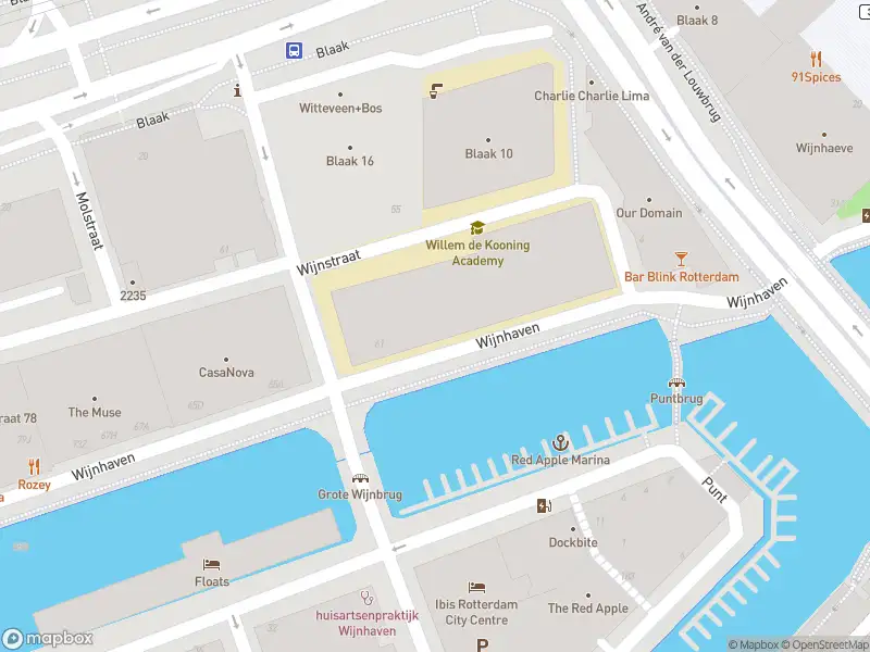 Brandweer met grote spoed naar de Boompjes in Rotterdam vanwege afgaan automatisch brandalarm