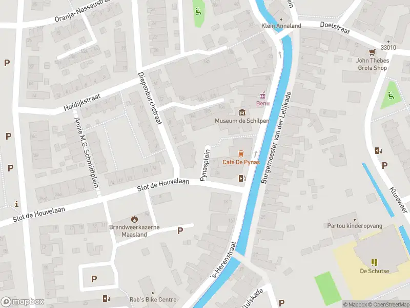 Ambulance met grote spoed naar de Pynasplein in Maasland