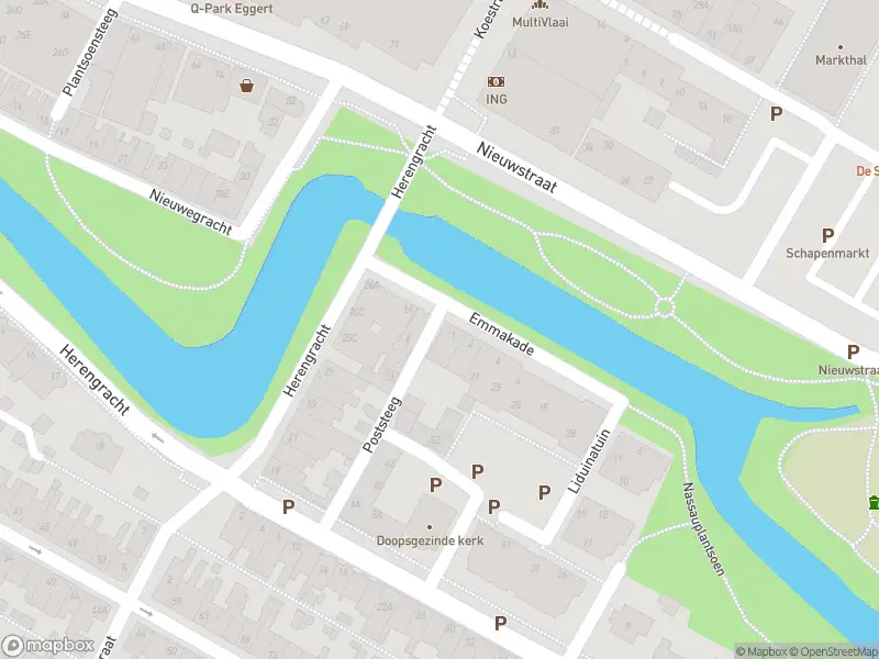 Ambulance met grote spoed naar de Emmakade in Purmerend