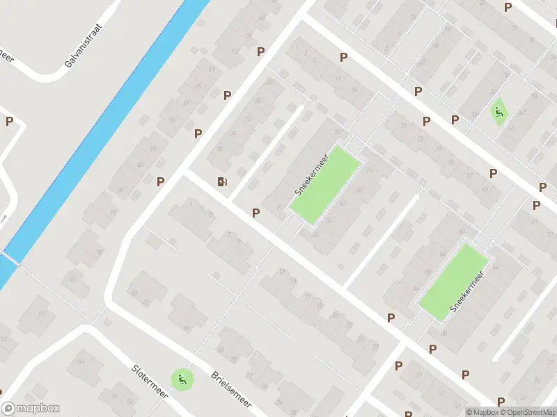 Ambulance met grote spoed naar de Sneekermeer in Zoetermeer