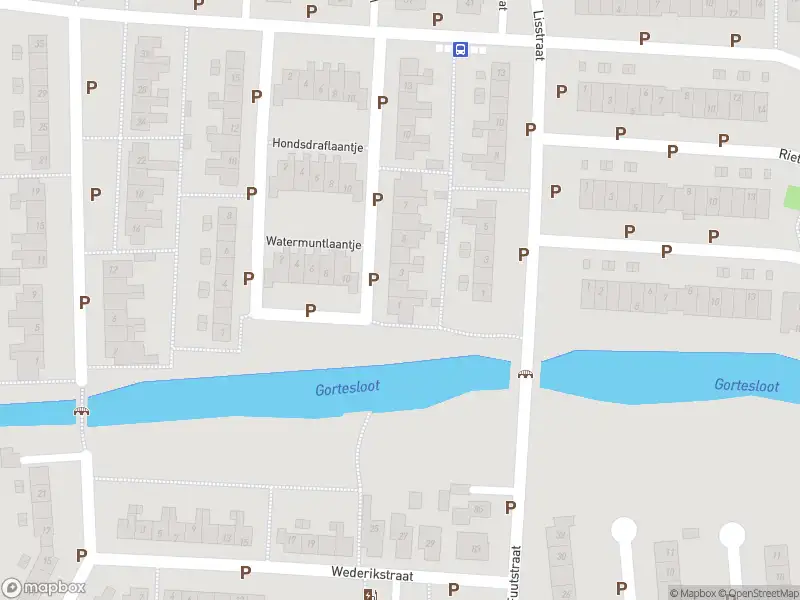 Ambulance met grote spoed naar de Vossestaartstraat in Landsmeer