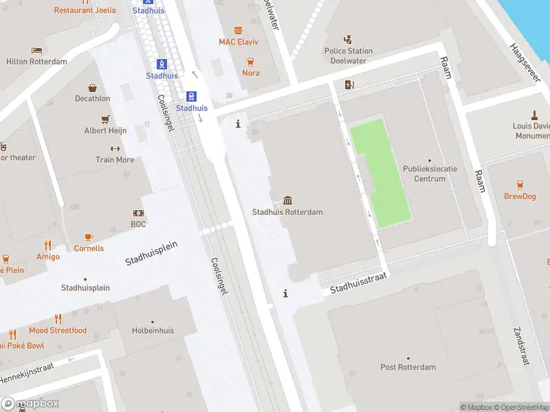 Ambulance met gepaste spoed naar de Doelwater in Rotterdam