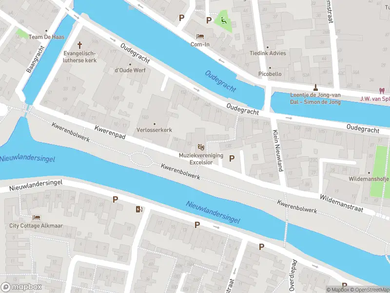 Ambulance met grote spoed naar de Kwerenpad in Alkmaar