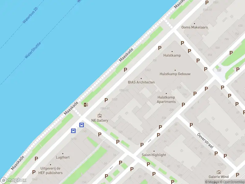 Ambulance met grote spoed naar de Maaskade in Rotterdam