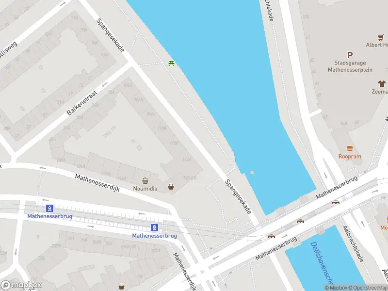 Ambulance met grote spoed naar de Spangesekade in Rotterdam