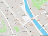 Ambulance met gepaste spoed naar de Stadhuisplein in Leiden