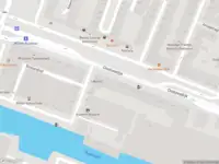 Ambulance met grote spoed naar de Oostzeedijk in Rotterdam