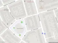 Ambulance met gepaste spoed naar de Eduard Douwes Dekkerstraat in Dordrecht