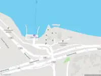 Ambulance met grote spoed naar de Pontplein in Velsen-Zuid