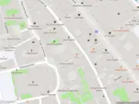 Ambulance met gepaste spoed naar de Aalmarkt in Leiden