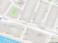 Ambulance met gepaste spoed naar de Oostzeedijk Beneden in Rotterdam