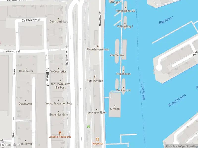 Ambulance met grote spoed naar de Leuvehaven in Rotterdam