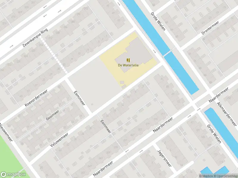 Ambulance met grote spoed naar de Veluwemeer in Rotterdam