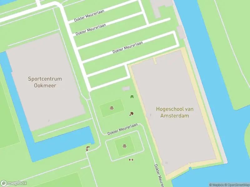 Ambulance met gepaste spoed naar de Dokter Meurerlaan in Amsterdam