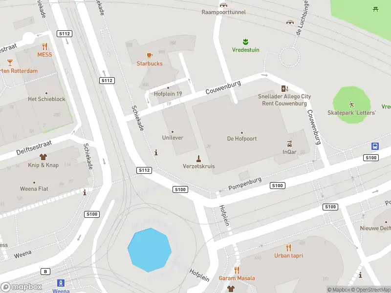 Ambulance met grote spoed naar de Hofplein in Rotterdam