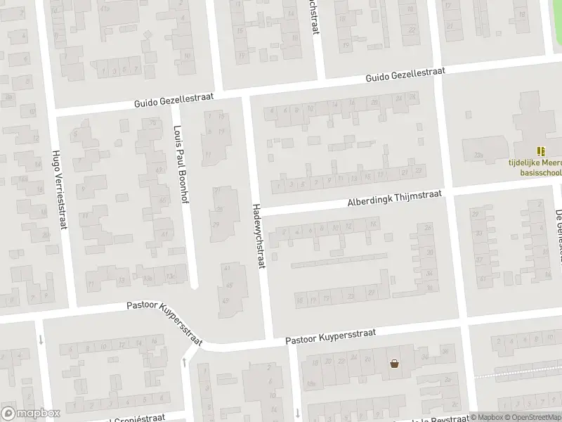 Brandweer met grote spoed naar de Alberdingk Thijmstraat in Waalwijk vanwege gebouwbrand