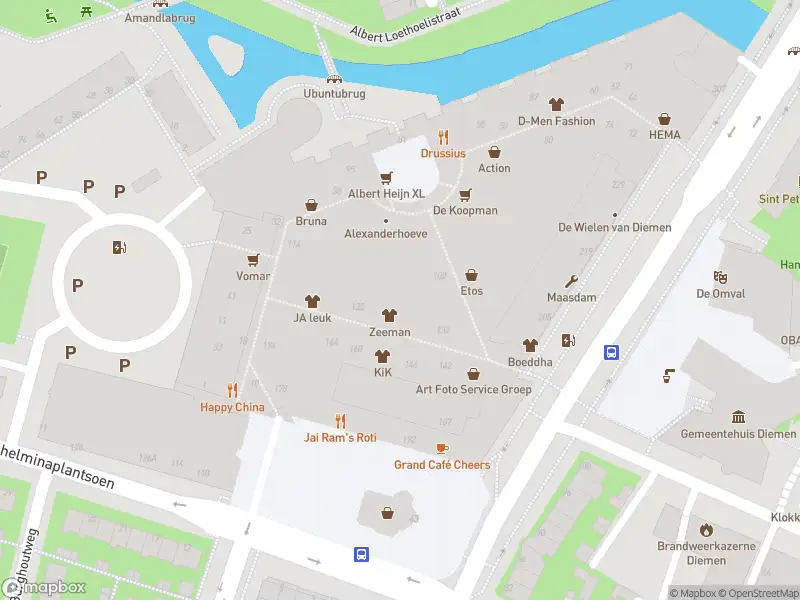 Ambulance met grote spoed naar de Diemerplein in Diemen