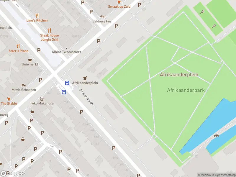 Ambulance met grote spoed naar de Pretorialaan in Rotterdam