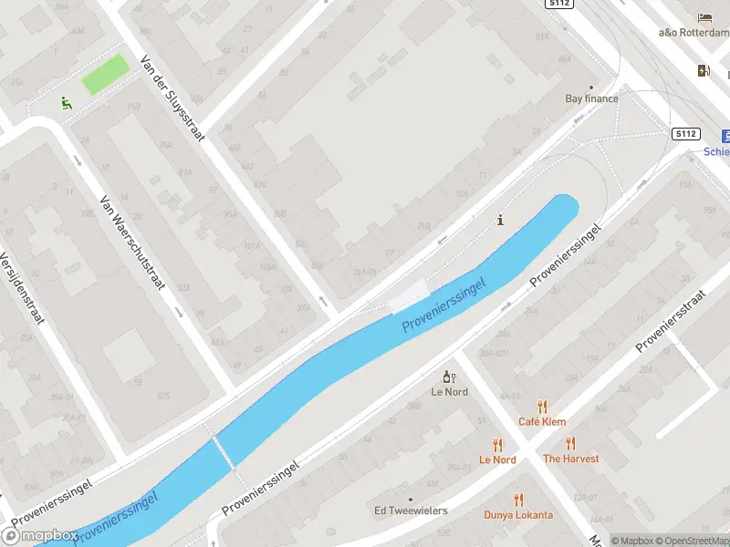 Ambulance met gepaste spoed naar de Provenierssingel in Rotterdam