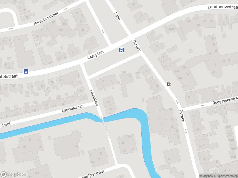 Ambulance met grote spoed naar de Laanplein in Schagen